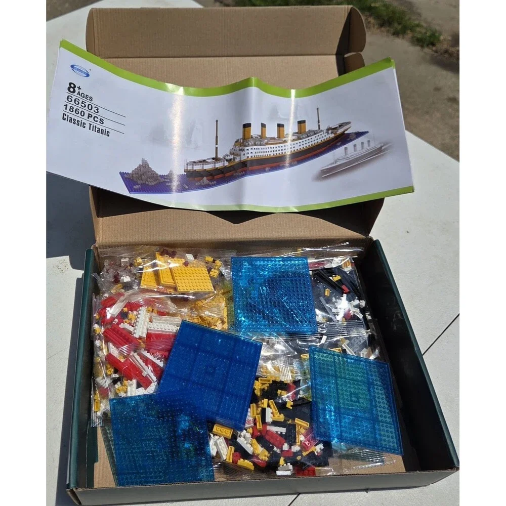 Classic Titanic Building Block Set - 1860 PCS Model 66503 (Micro Blocks)